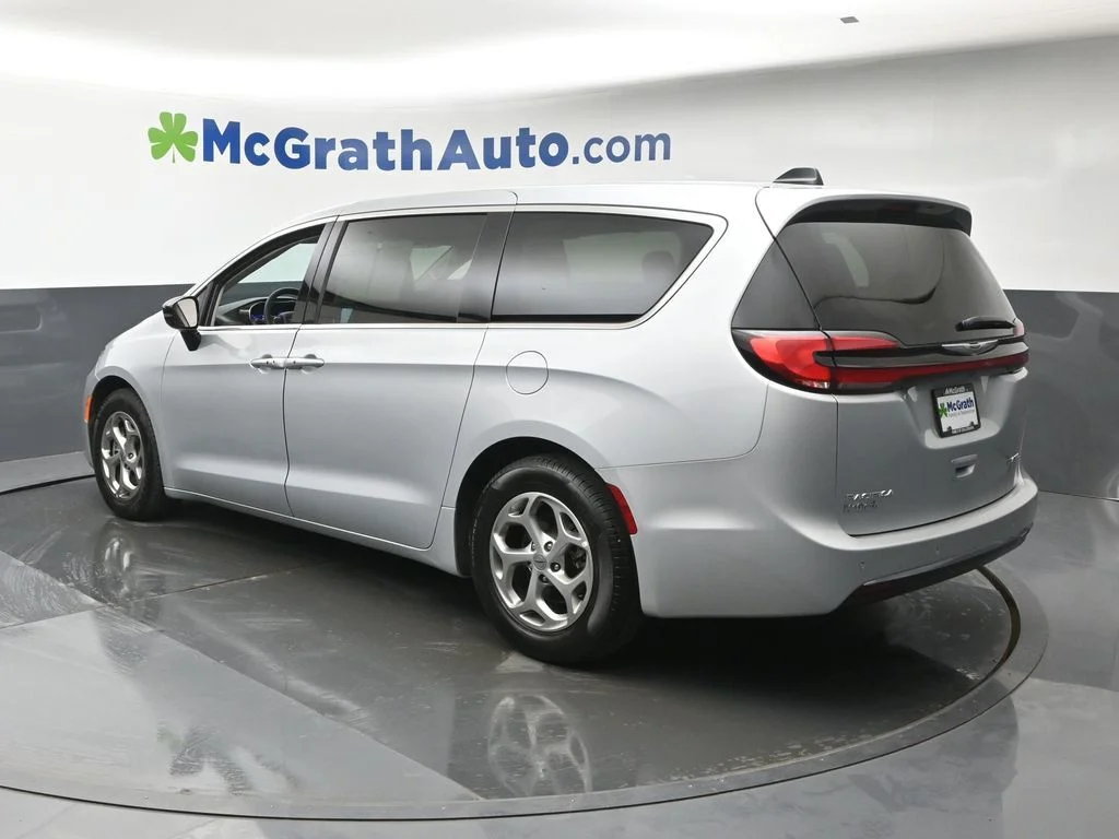 Used 2024 Silver Chrysler Limited image 29
