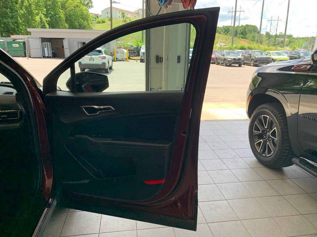 Used 2023 Red Kia X-Line image 21