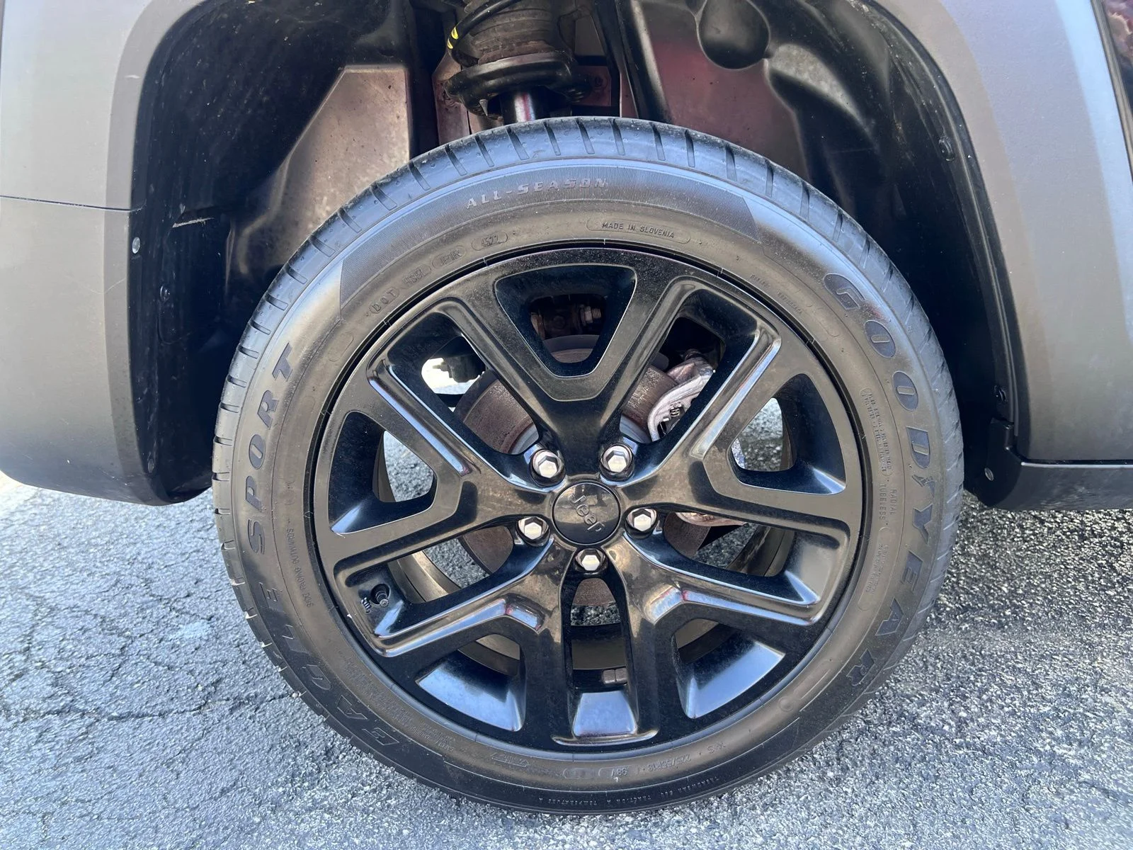 Used 2023 Black Clearcoat Jeep Altitude image 20