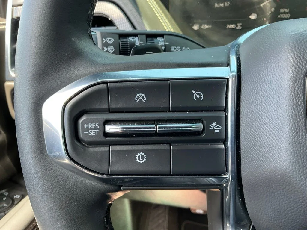 Used 2025 Silver GMC Elevation image 40