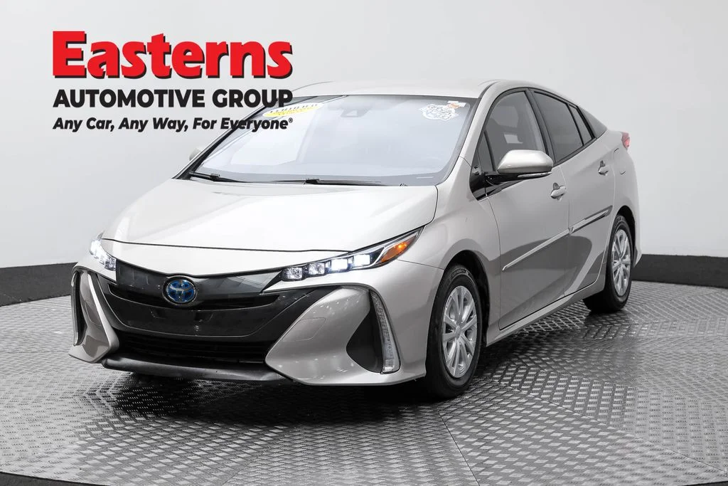 Used 2020 Gray Toyota XLE image 1