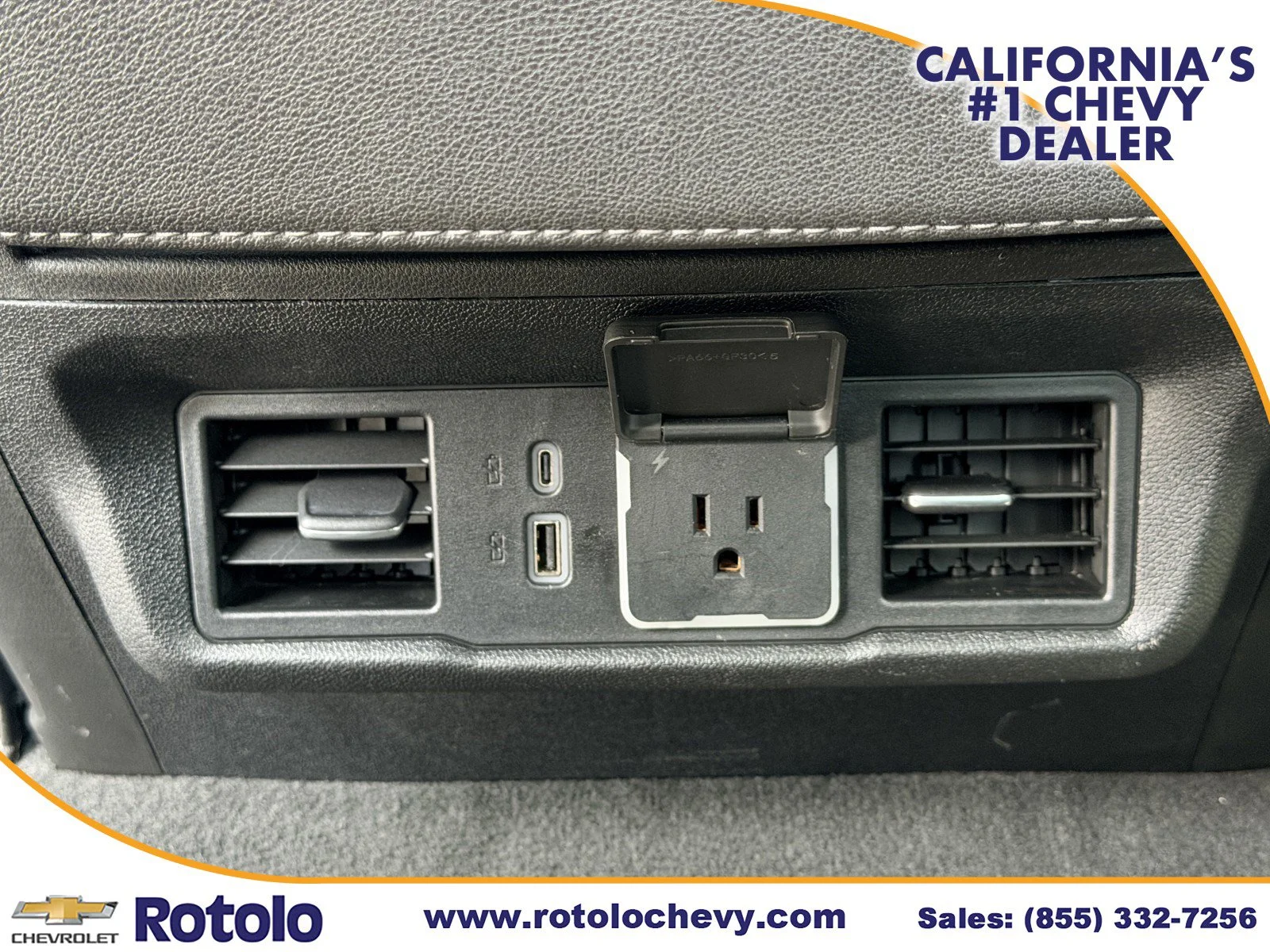 Used 2025 Summit White Chevrolet LT image 15