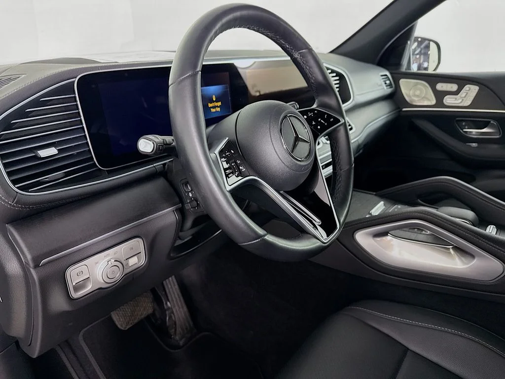 Used 2025 Black Mercedes-Benz GLS 450 image 4