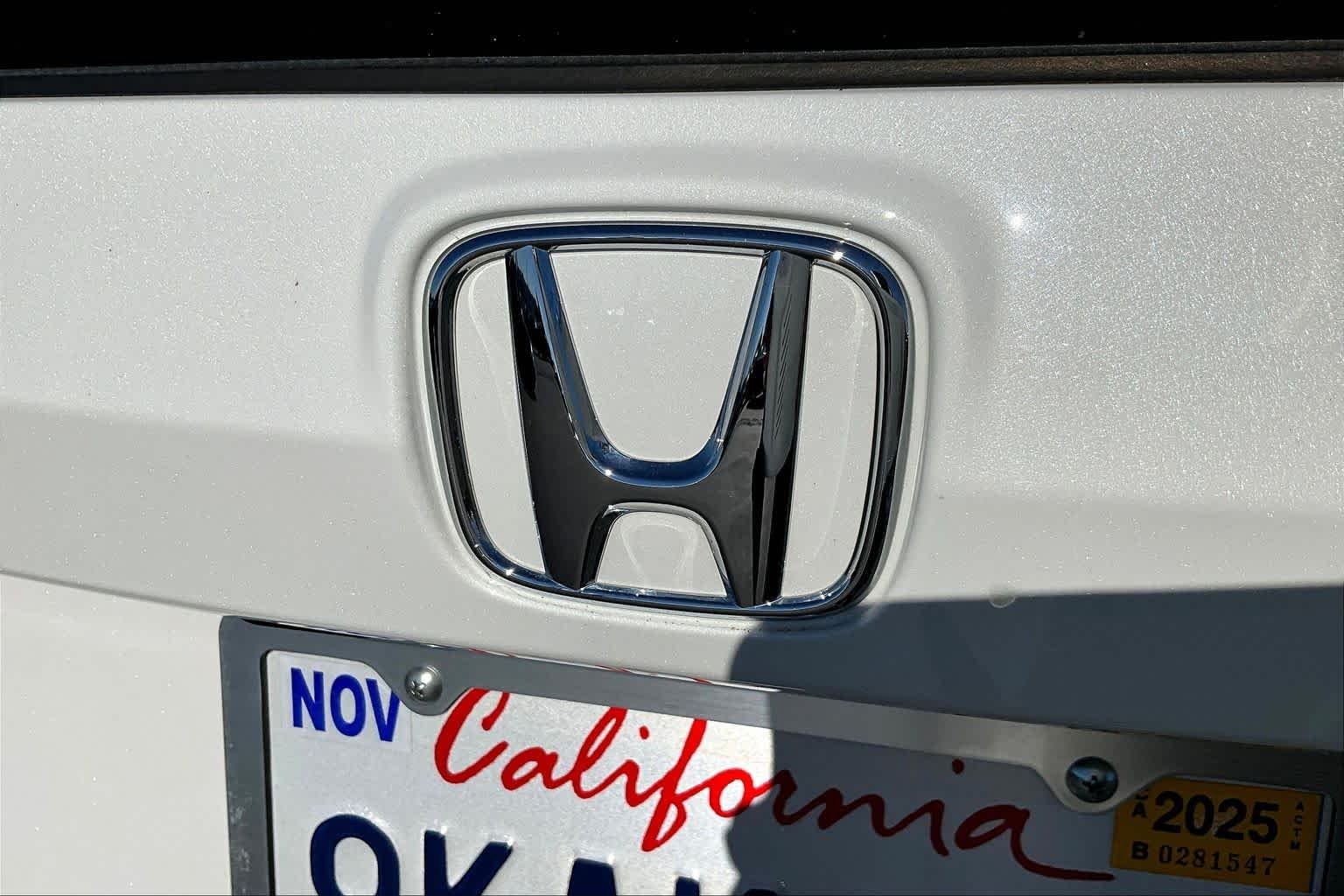 Used 2024 Platinum White Pearl Honda EX-L image 30