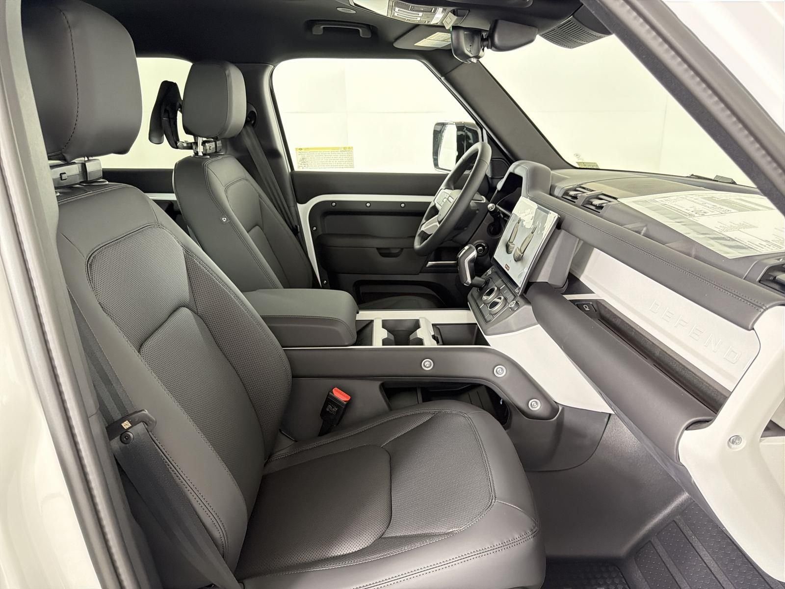 2026 Land Rover Defender X-Dynamic SE - Photo 32