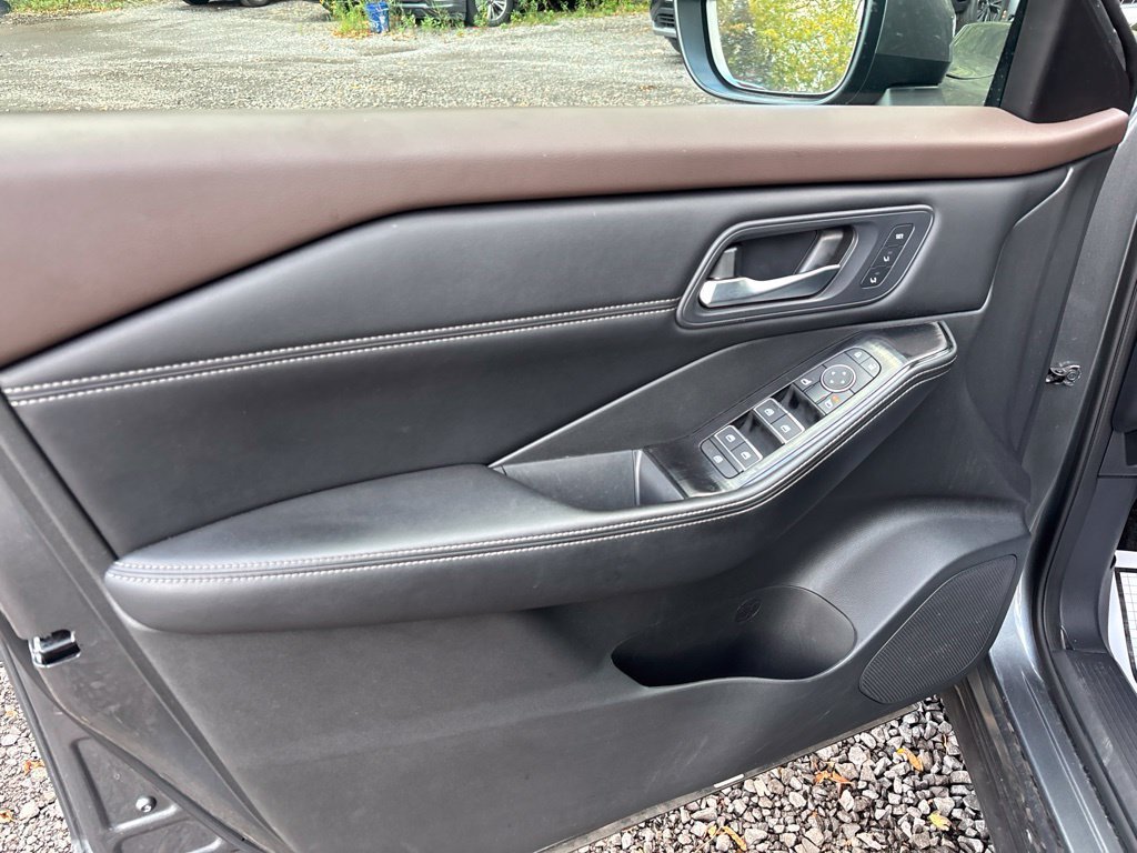 Used 2023 Gray Nissan SL image 19