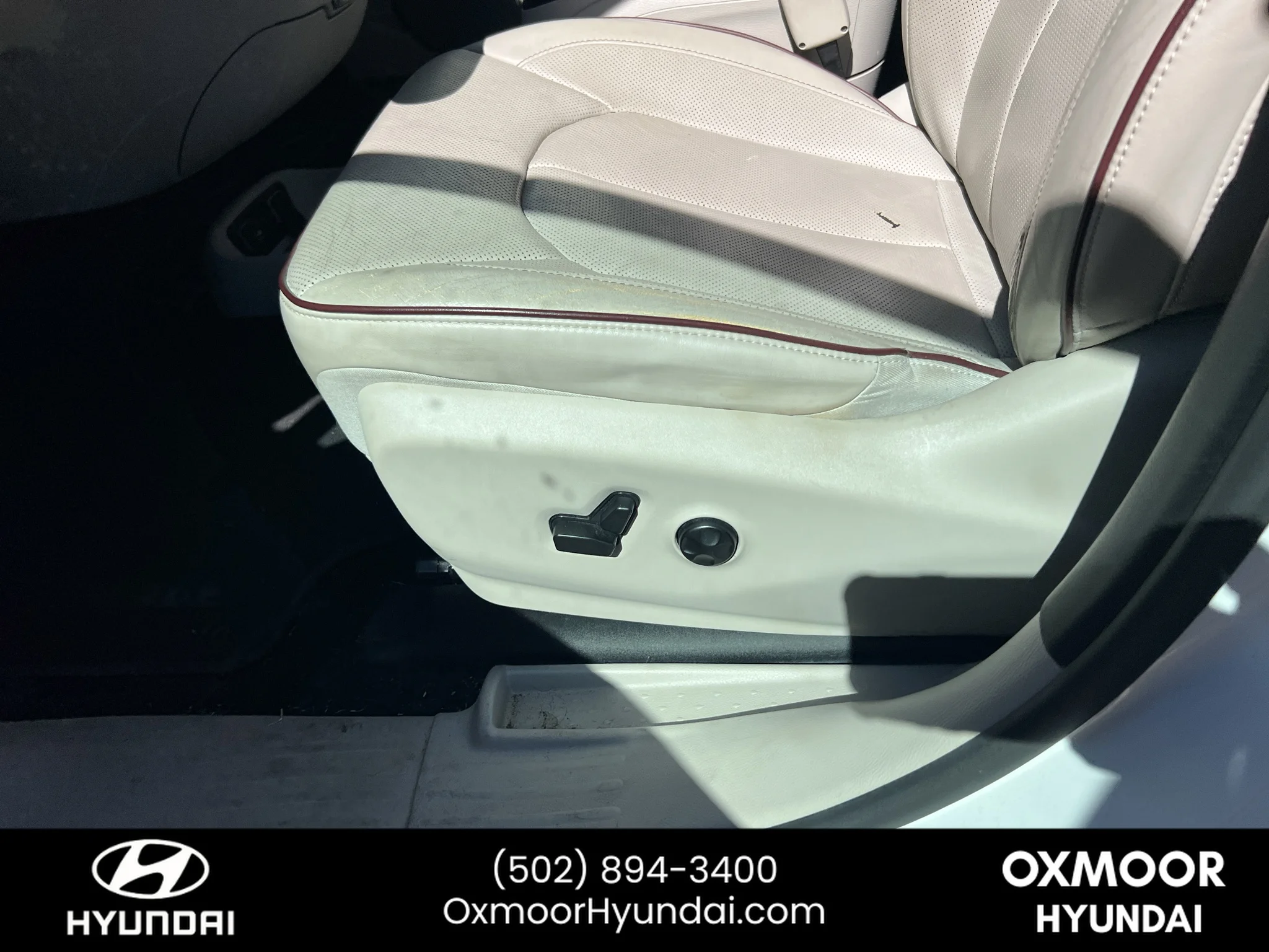 Used 2017 Bright White Clearcoat Chrysler Limited image 5