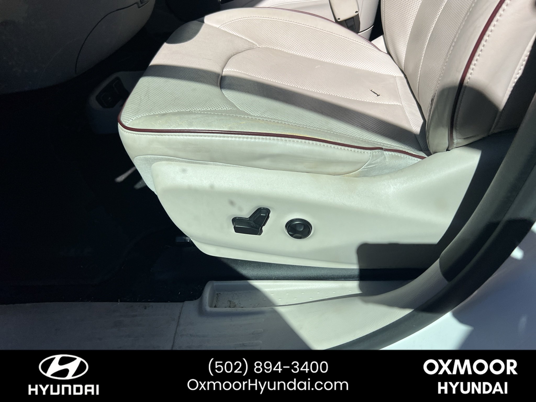 Used 2017 Bright White Clearcoat Chrysler Limited image 5