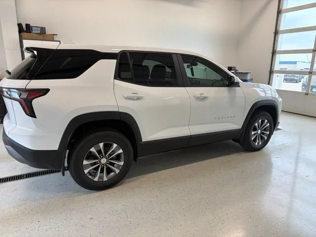 New 2027 Summit White Chevrolet LT image 9