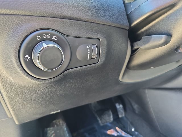 Used 2018 Gray Jeep Sport image 27