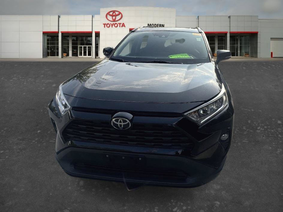 Used 2020 Midnight Black Metallic Toyota XLE image 5