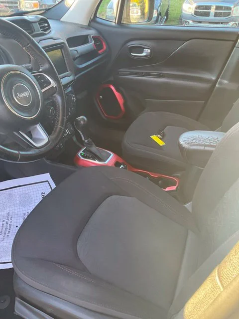 Used 2019 White Jeep Trailhawk image 12