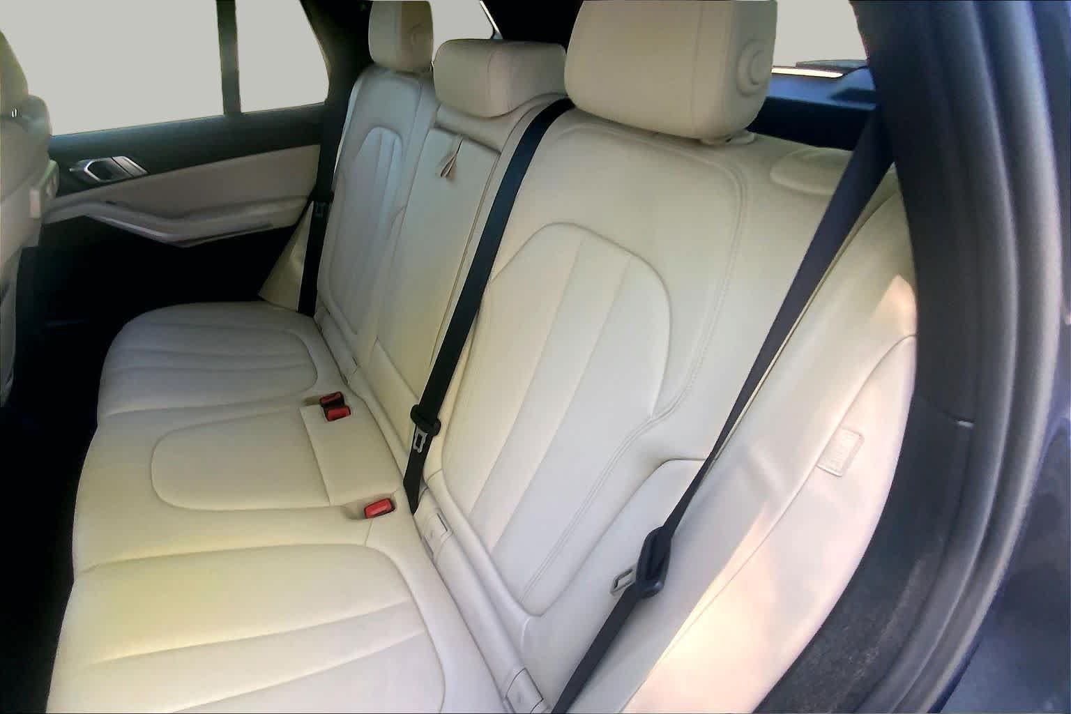 Used 2022 Arctic Grey Metallic BMW xDrive45e image 20