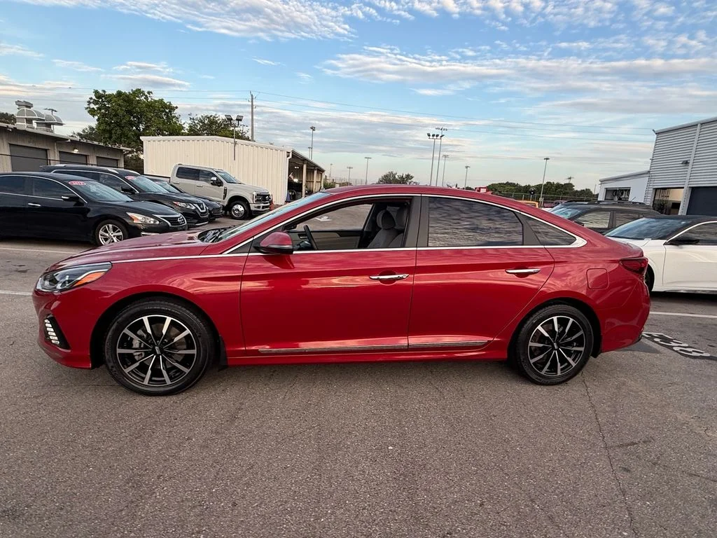 Used 2019 Red Hyundai SEL image 4
