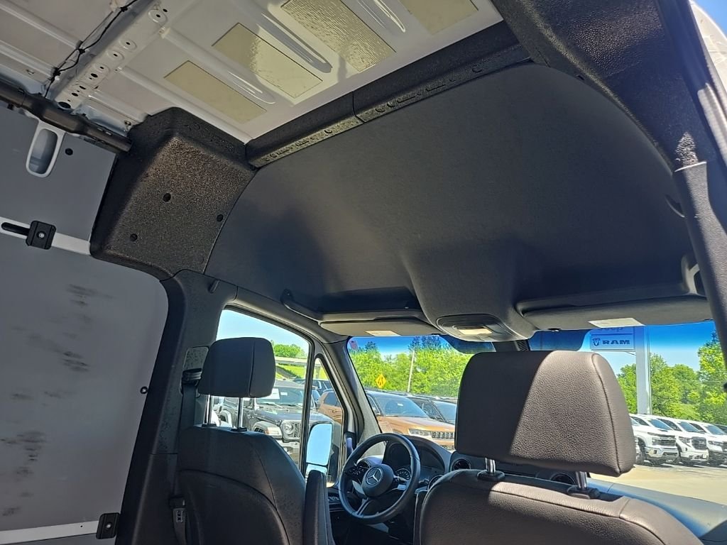 Used 2025  Mercedes-Benz Cargo 144 WB image 62