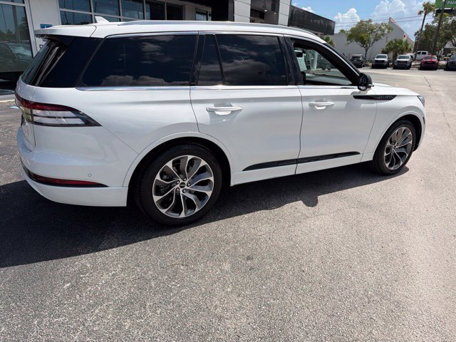 Used 2022  Lincoln Grand Touring image 7