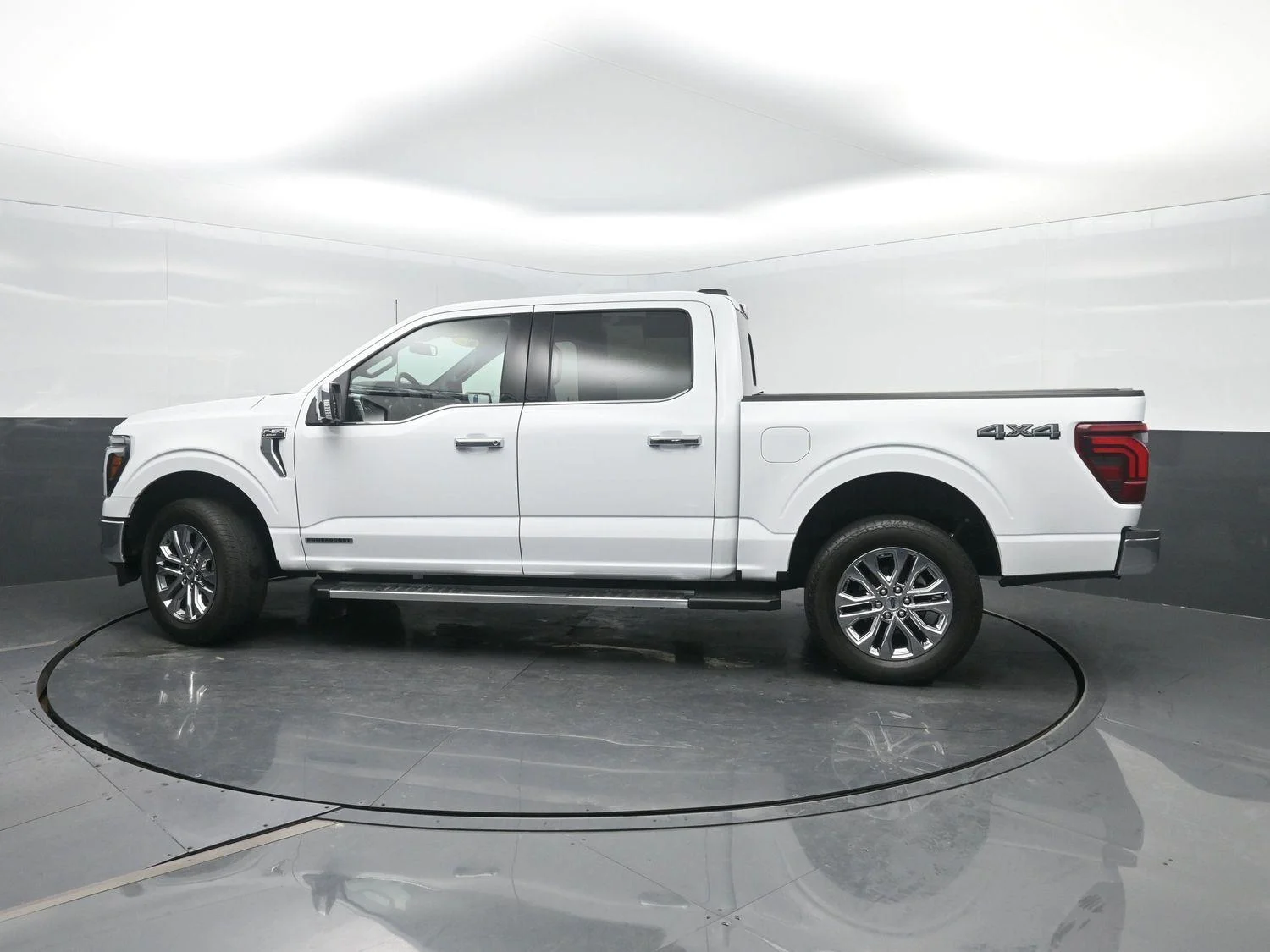 Used 2025 Oxford White Ford LARIAT image 44