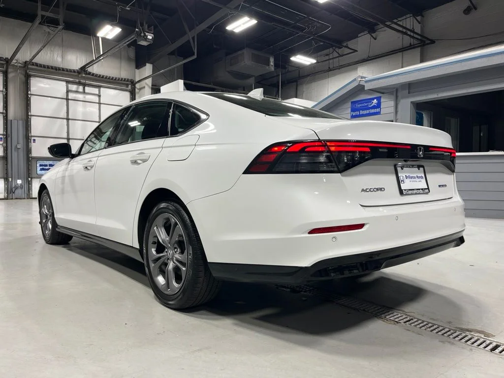 Certified Used 2023 Platinum White Pearl Honda EX-L image 5