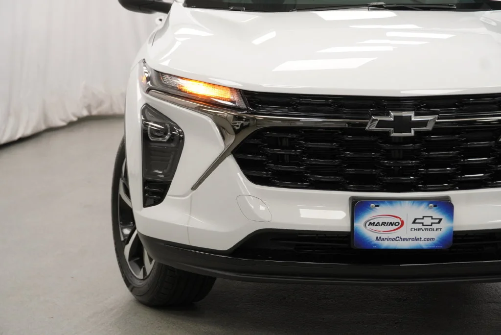 New 2026 Summit White Chevrolet 1RS image 11