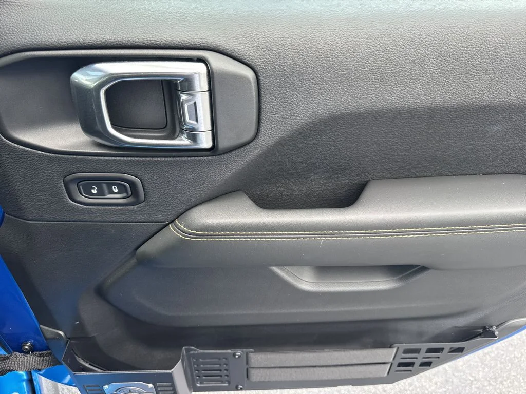 Used 2025 Blue Jeep High Tide image 14