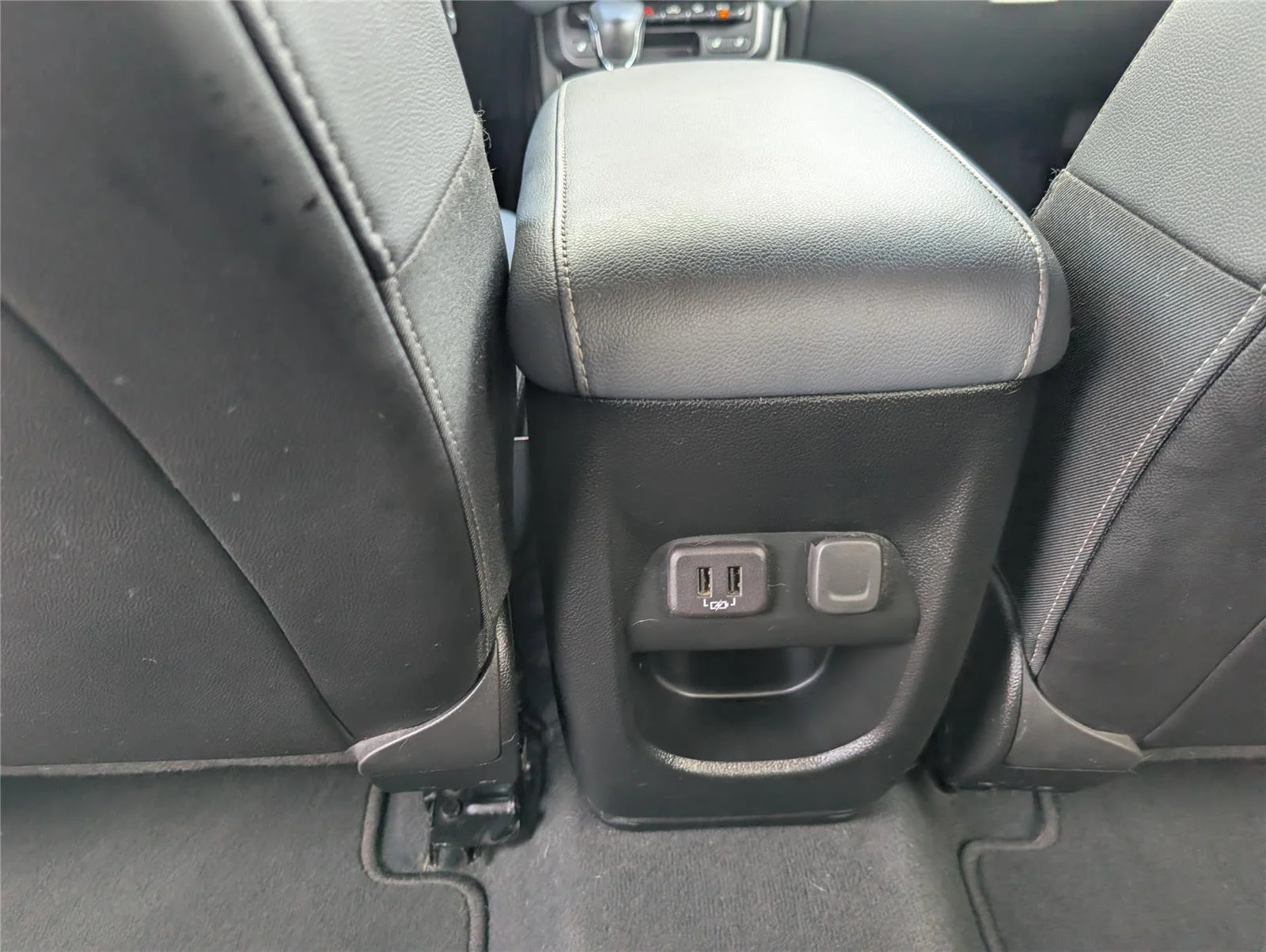 Used 2022 Black Chevrolet Z71 image 16