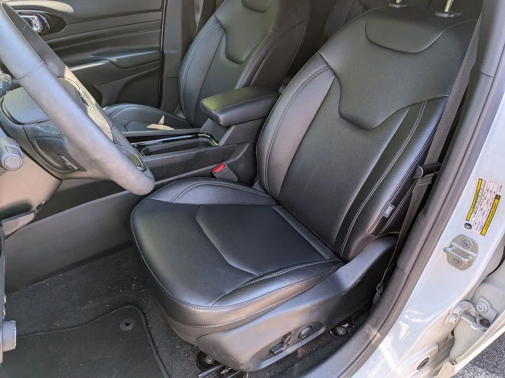 Used 2024 White Jeep Limited image 12