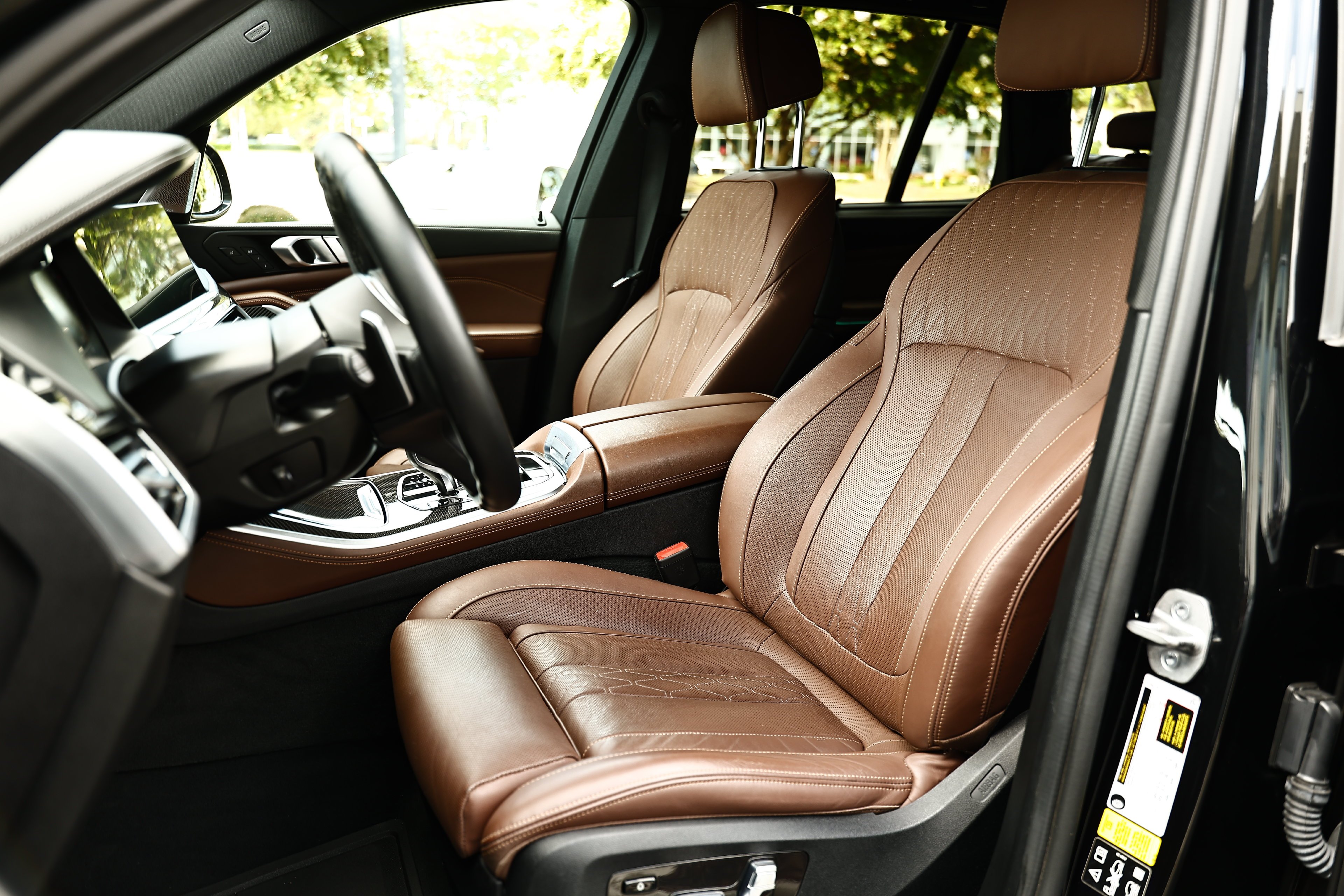 Used 2023 Black Sapphire Metallic BMW M50i image 3