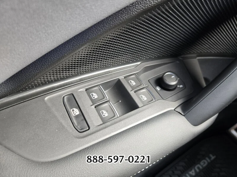 Used 2025 Platinum Gray Metallic Volkswagen 2.0T SE R-LINE BLACK image 32