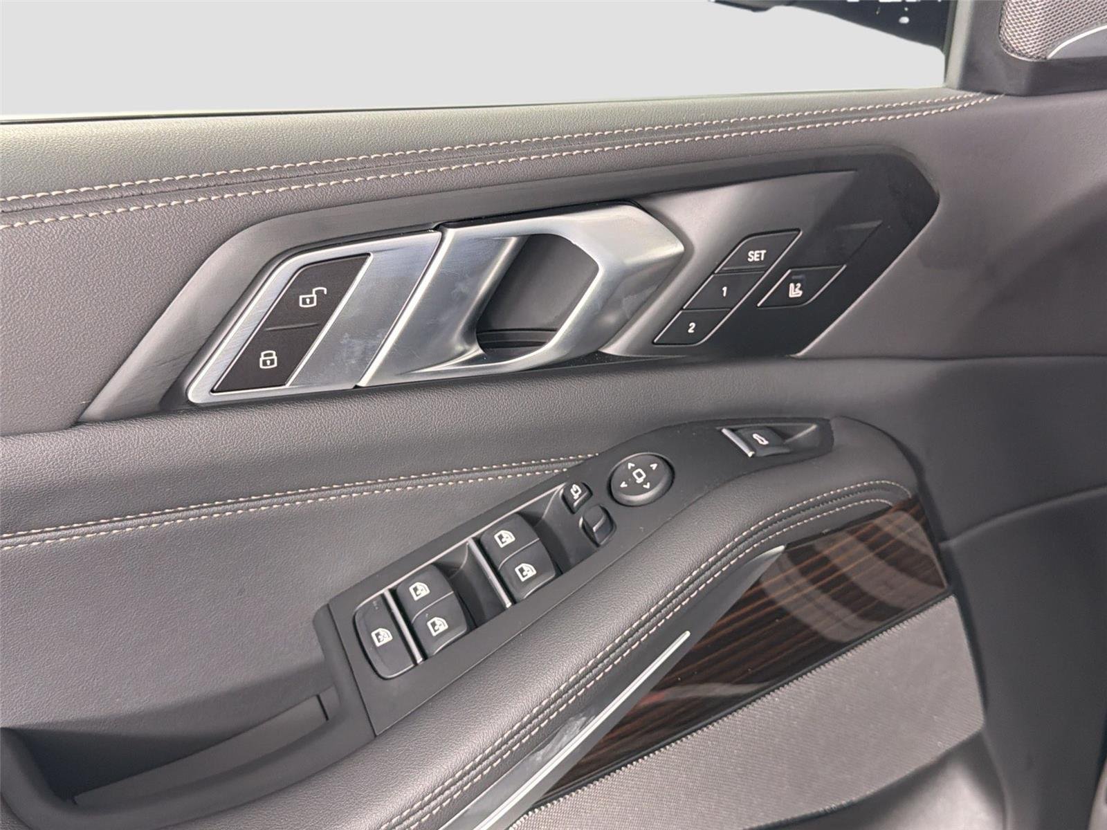 New 2026 Black Sapphire Metallic BMW sDrive40i image 33