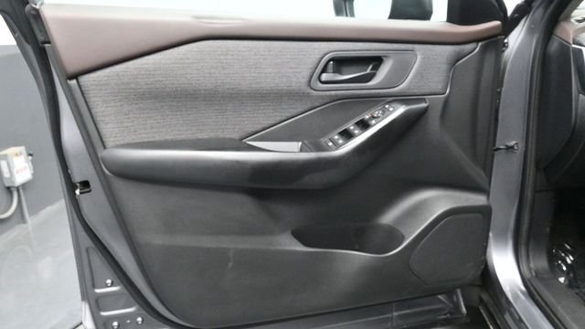 Used 2023 Gray Nissan S image 16