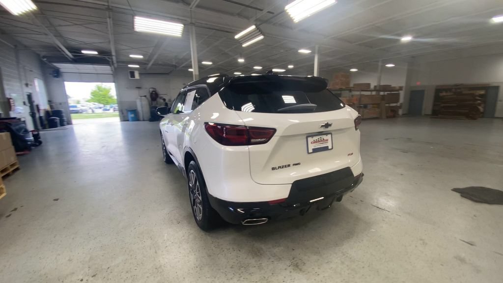 Certified Used 2023 Iridescent Pearl Tricoat Chevrolet RS image 9