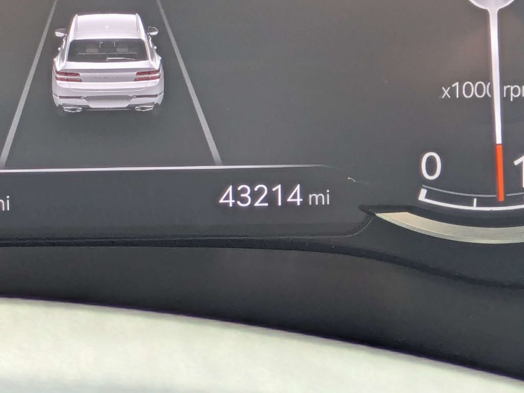 Used 2022 White Genesis 3.5T image 33