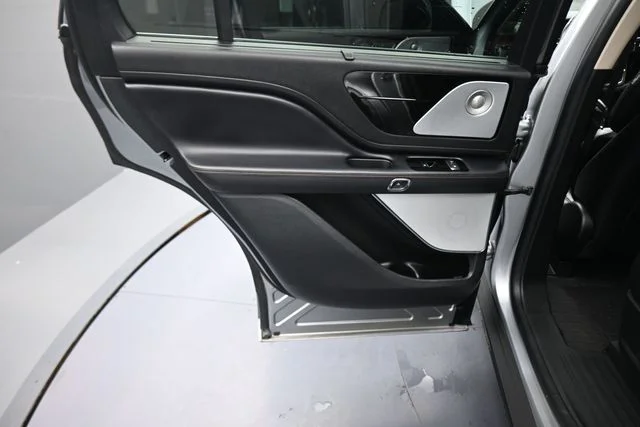 Used 2022 Silver Lincoln Grand Touring image 76