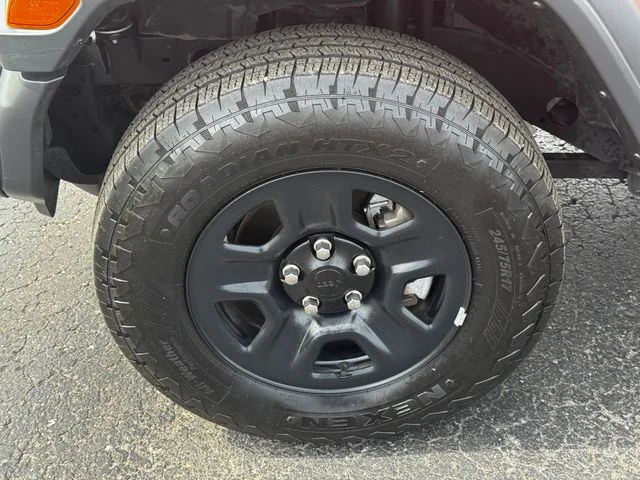 Certified Used 2025  Jeep Sport image 10
