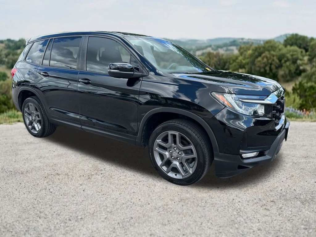 Used 2023  Honda EX-L image 1