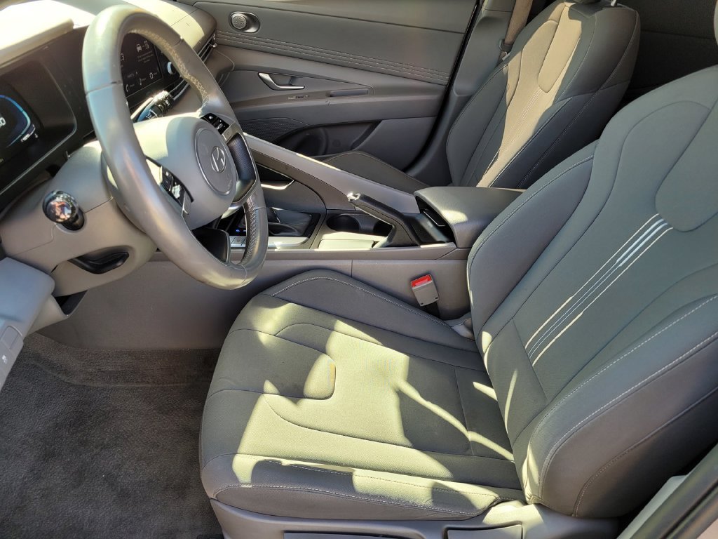 Used 2025 Silver Hyundai SEL Sport image 16