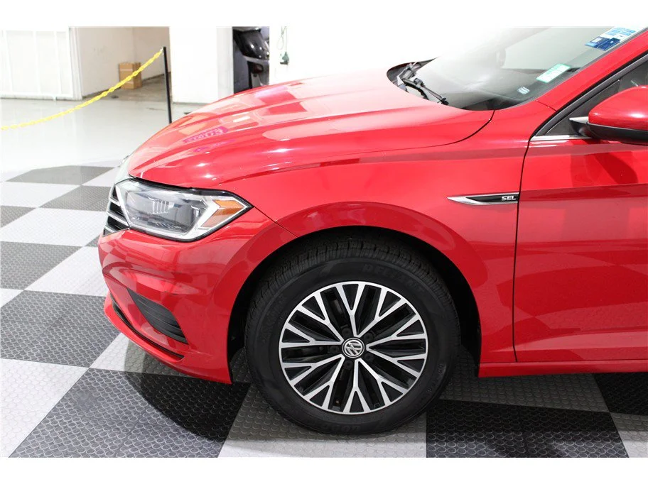 Used 2019 Red Volkswagen SEL image 9