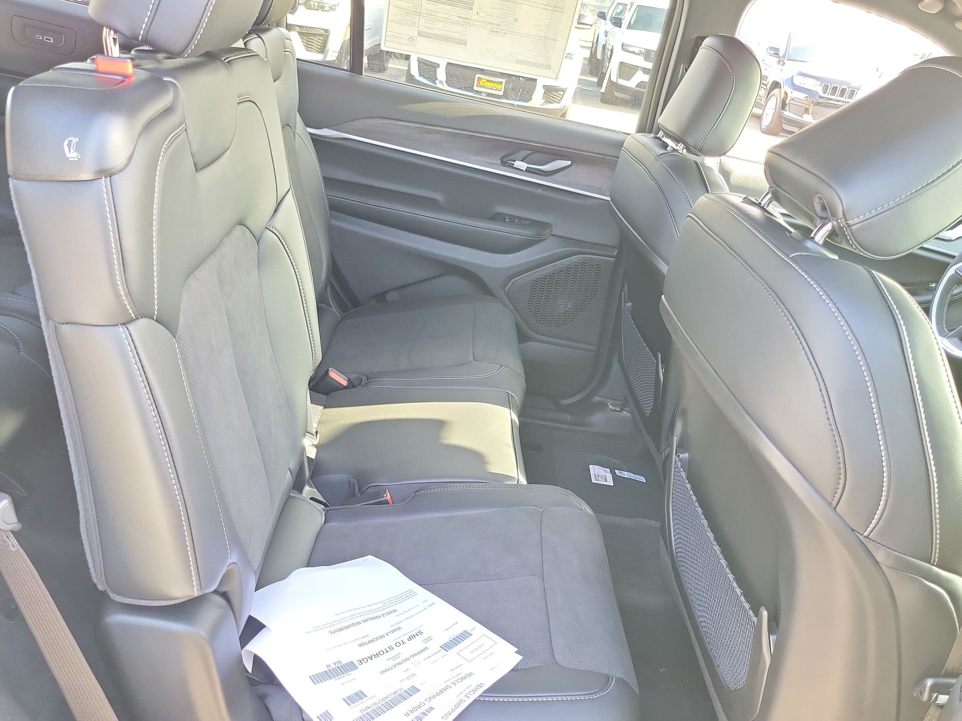 New 2026 Bright White Clear-Coat Exterior Paint Jeep Laredo image 15