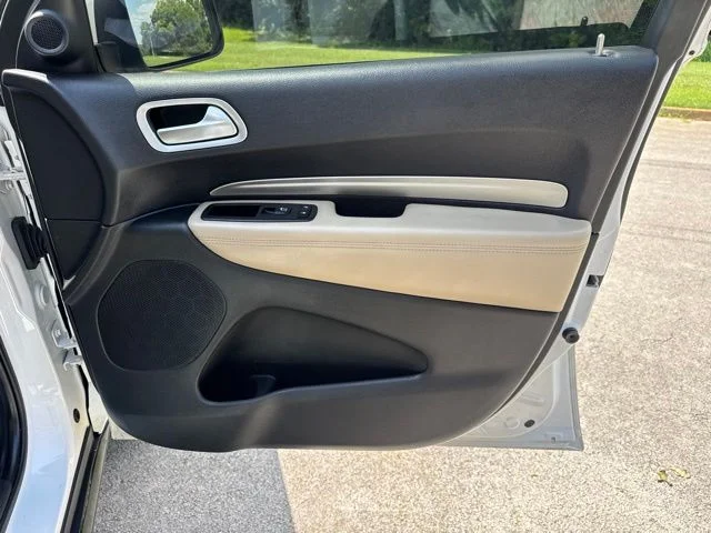 Used 2020 White Dodge SXT image 9
