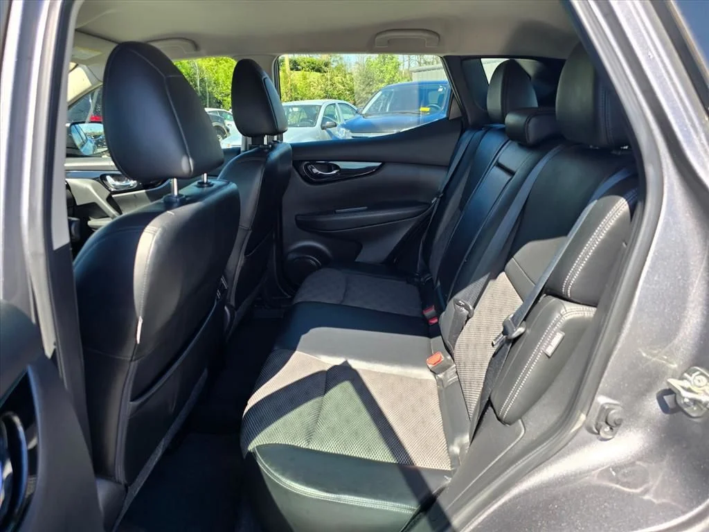 Used 2022 Gray Nissan SV image 12