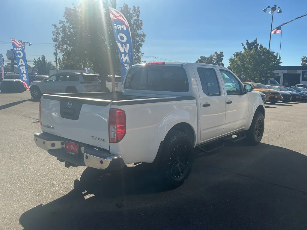 Used 2016 Glacier White Nissan SV image 5
