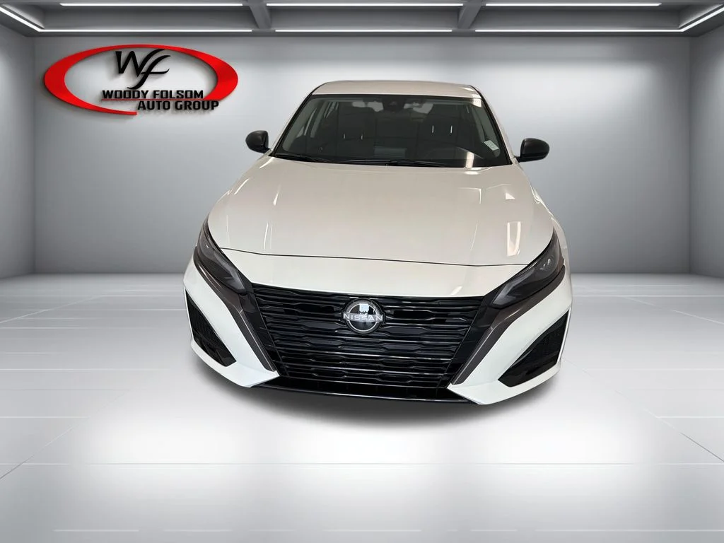 New 2026 White Nissan 2.5 SV image 2