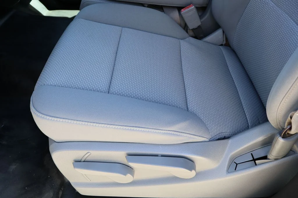 Used 2016 White GMC Base image 21