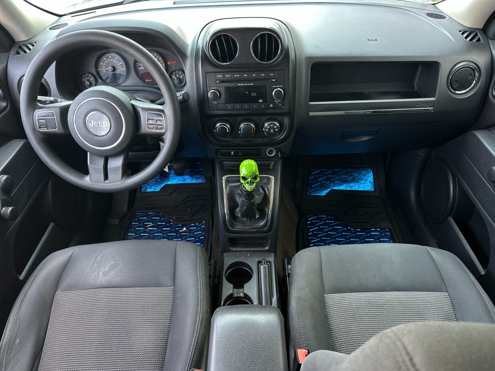 Used 2015 True Blue Pearlcoat Jeep Sport image 12