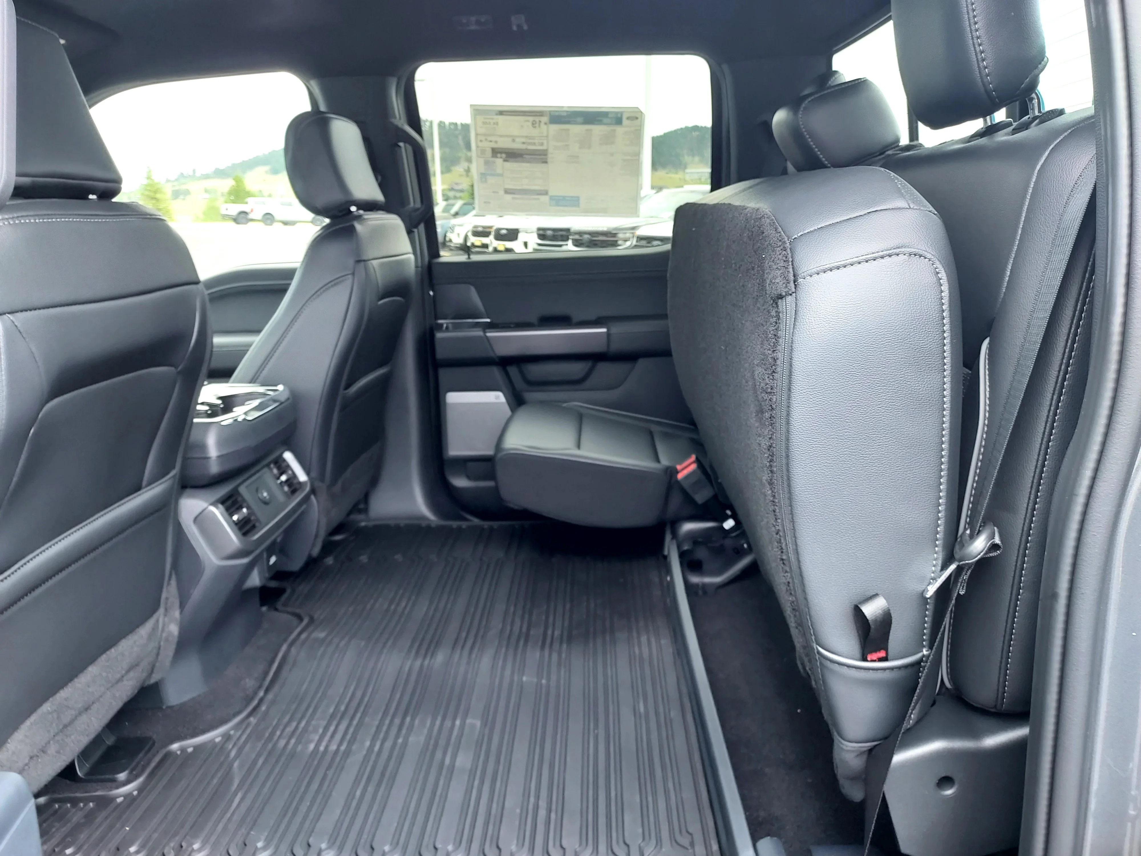 New 2026 Carbonized Gray Metallic Ford LARIAT image 18