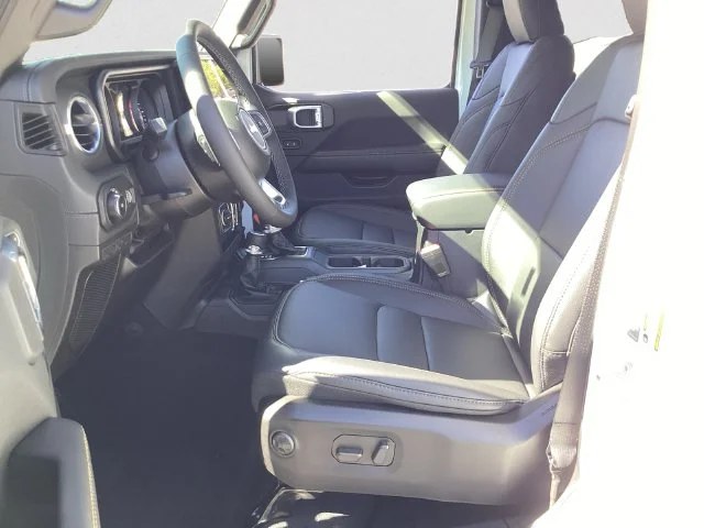 New 2027 Bright White Jeep 4-DOOR SAHARA image 10