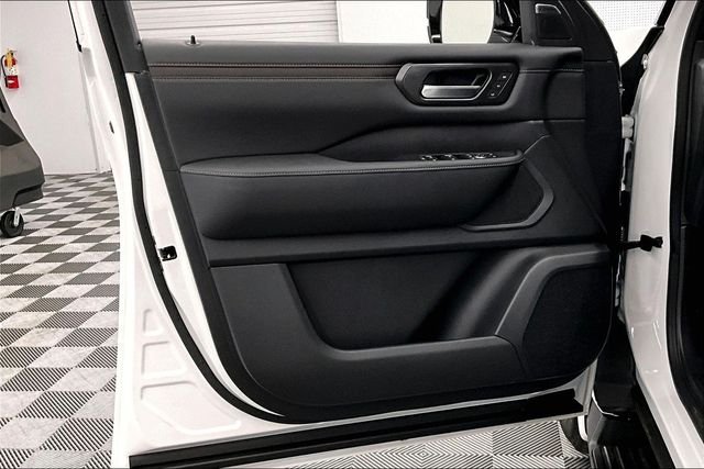 New 2026 Aspen White Tricoat Nissan SL image 34