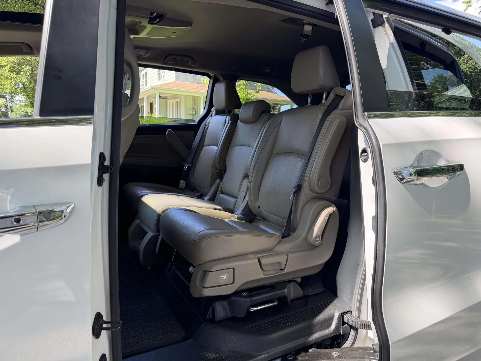 Used 2023 White Honda Touring image 17