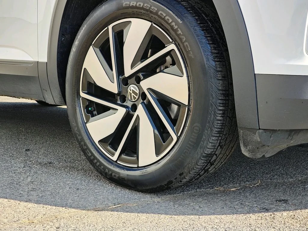 2025 Volkswagen Atlas SE w/Tech - Photo 9