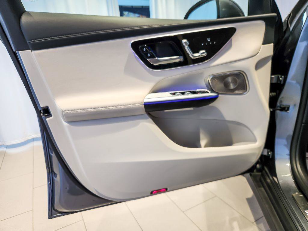Used 2023 Selenite Gray Metallic Mercedes-Benz GLC 300 image 17